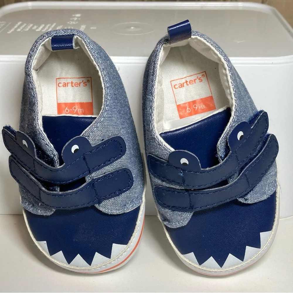 🌺 Carter's Baby Infant Boy's Size 6-9 M Blue Shark Eyes Teeth